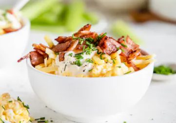 Bol proteico de huevo y bacon