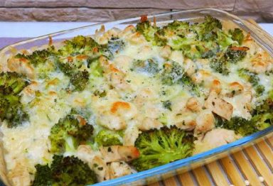 Brócoli gratinado con tiras de pollo