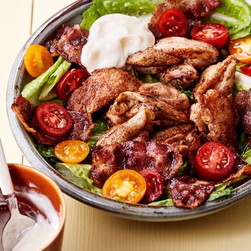 Ensalada de pollo y bacon