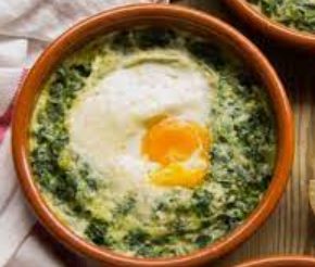 Espinacas a la crema con huevo