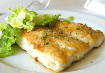 Merluza con ensalada