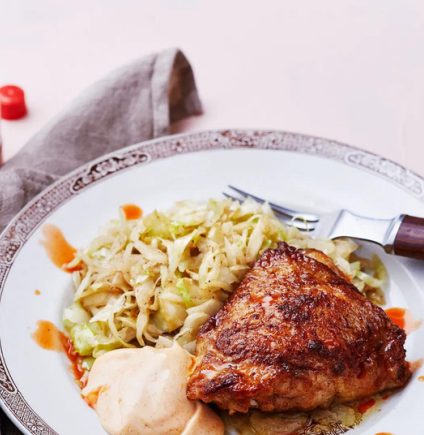 Pollo con repollo frito