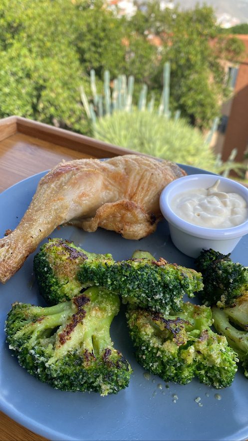 Pollo frito con brócoli