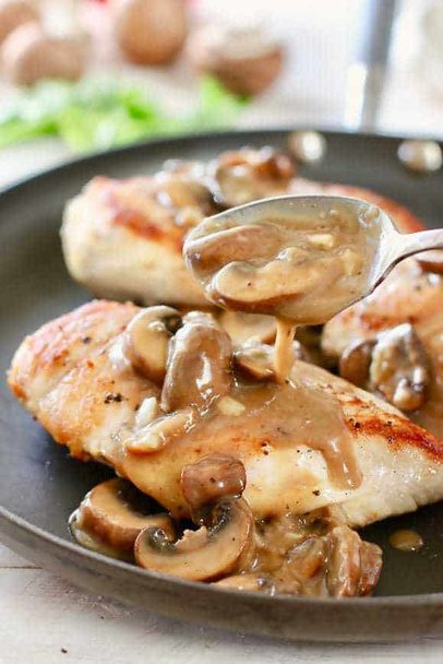 Pollo y champiñones a la sartén