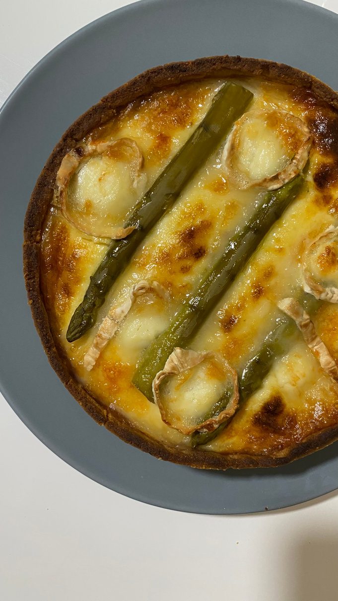 Quiche de bacon, espárragos y queso de cabra