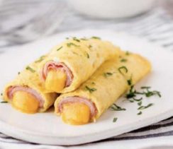 Rollitos de huevo con jamón y queso